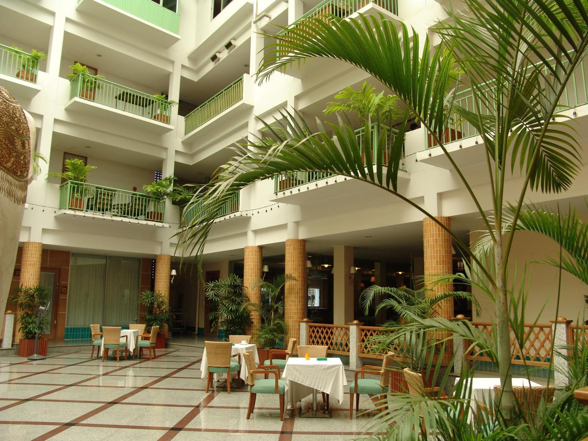 Dhevaraj Hotel Nan Exterior foto