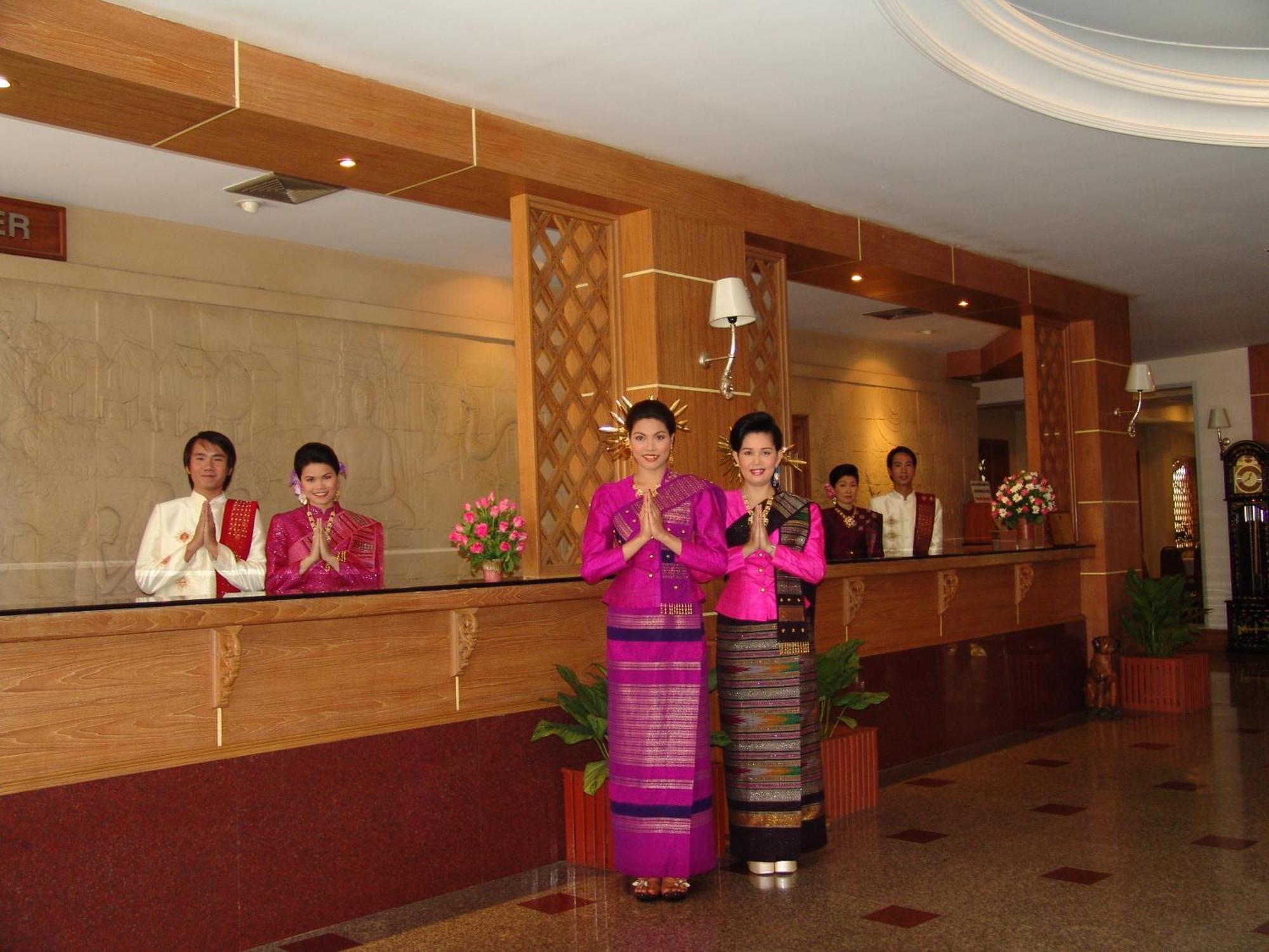 Dhevaraj Hotel Nan Exterior foto
