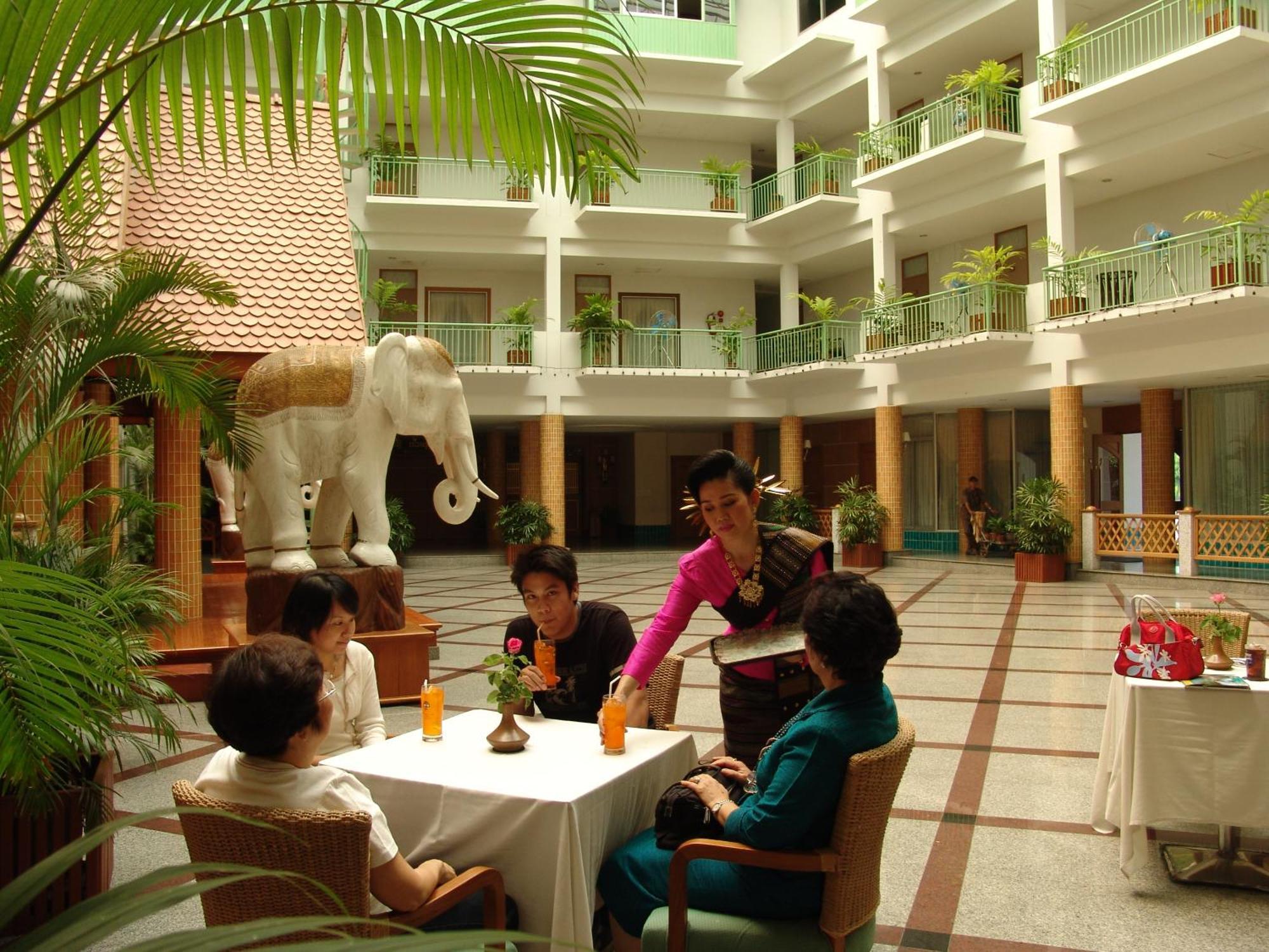 Dhevaraj Hotel Nan Exterior foto