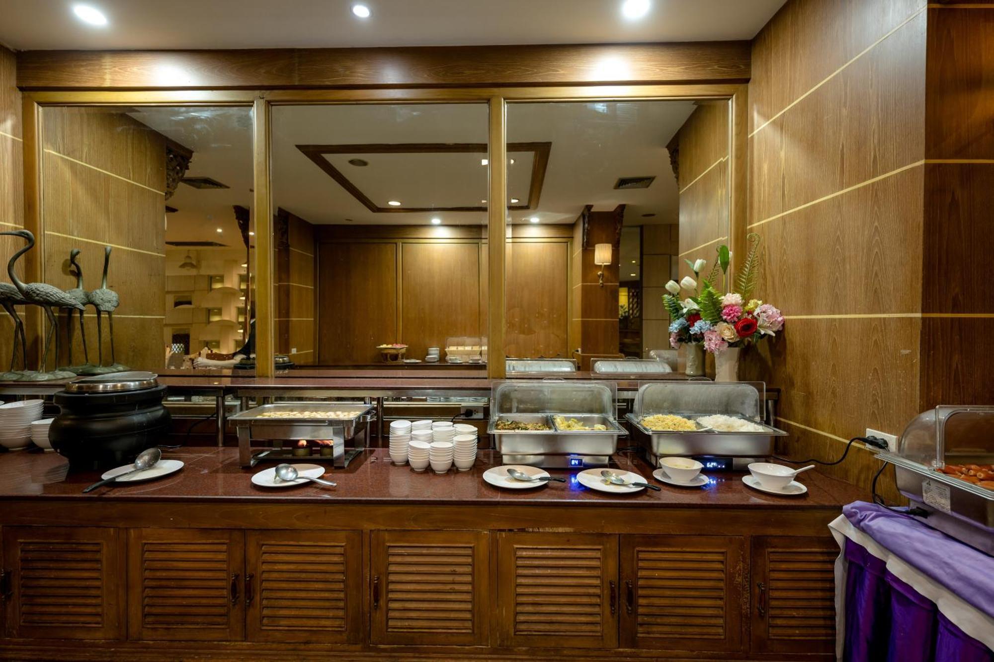 Dhevaraj Hotel Nan Exterior foto